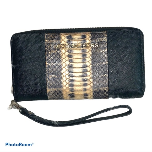 MICHAEL Michael Kors Handbags - ▶️Michael Kors◀️ Black Snake Wristlet